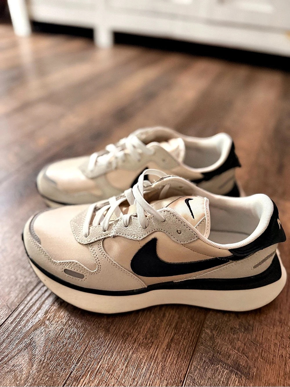 Nike Waffle One Cream & Black Sneakers